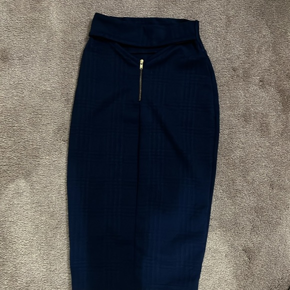 Privetly Privileged bodycon midi navy classy textured skirt lower back opening - Picture 4 of 6